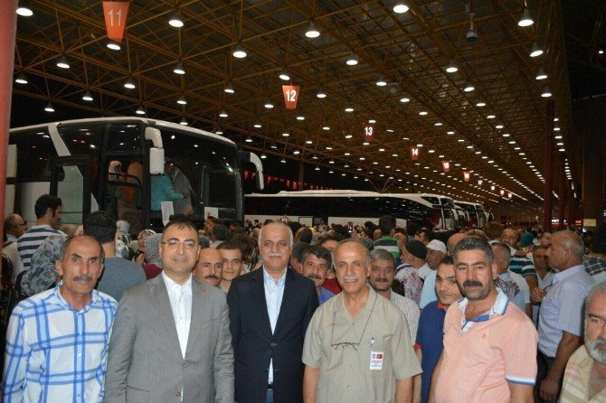 Diyanet aracılığıyla hacca gidecek olan ilk kafile yola çıktı