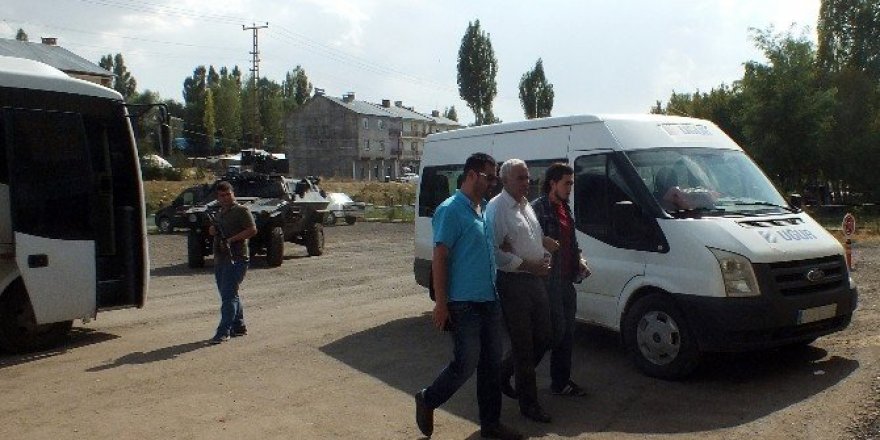 DBP Malazgirt ilçe yöneticileri gözaltına alındı