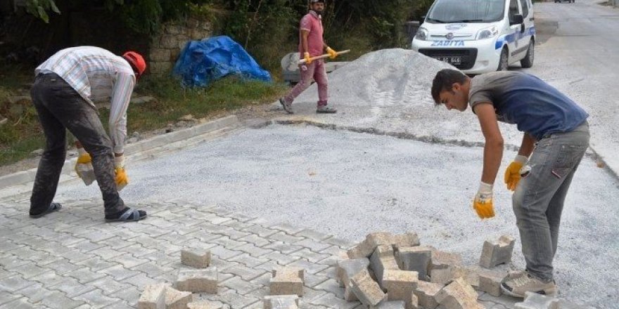 Subaşı yollarına parke taşı döşeniyor