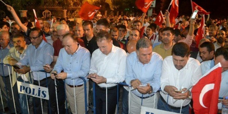 Siirtlilerden teröre tepki eylemi