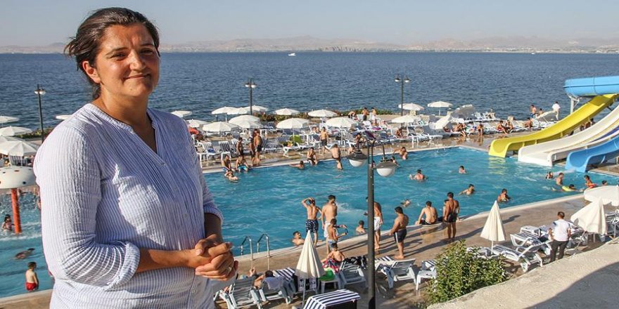 Kız kardeşler atıl araziyi turistik tesise çevirdi