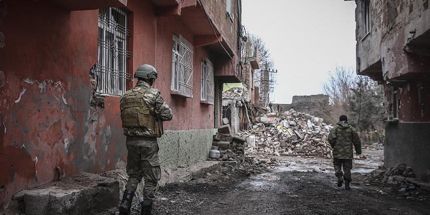 Yol kapatan teröristleri yakalamak için operasyon başlatıldı