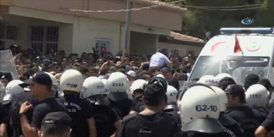 Gaziantep’teki cenaze namazında provokasyon! Polise saldırdılar