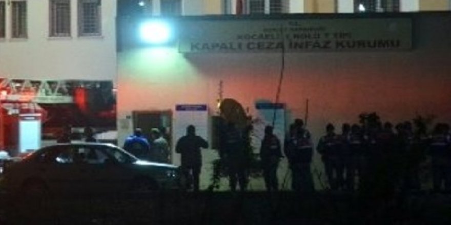 Cezaevi müdürü FETÖ'den gözaltında