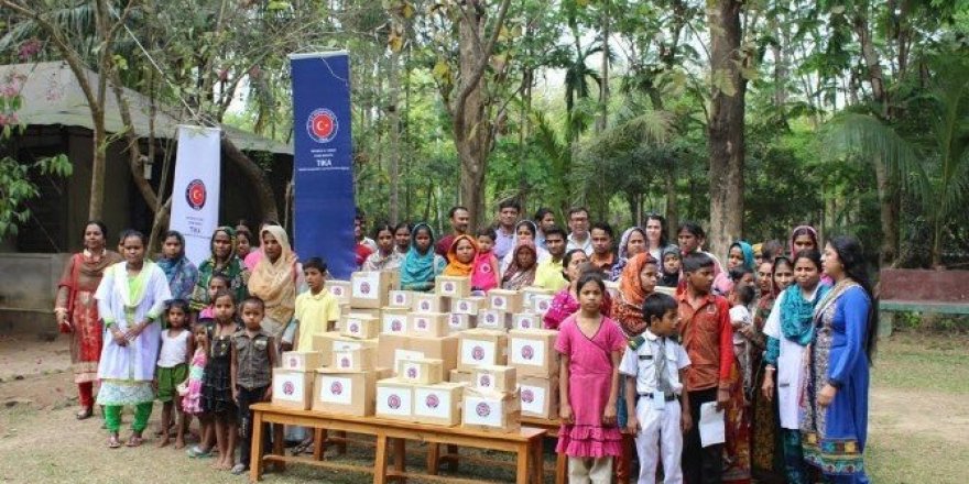 Bangladeş’te Fareea Lara Anne-Çocuk Sağlık Ocağı’na ilaç desteği