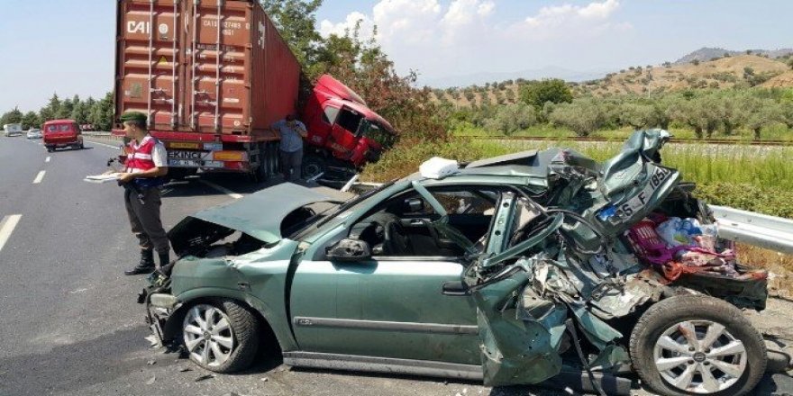 Aydın’da TIR otomobille çarpıştı: 2 yaralı