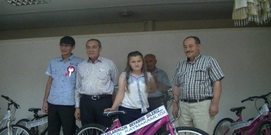 TEOG ve LYS‘de dereceye giren öğrenciler ödüllendirildi