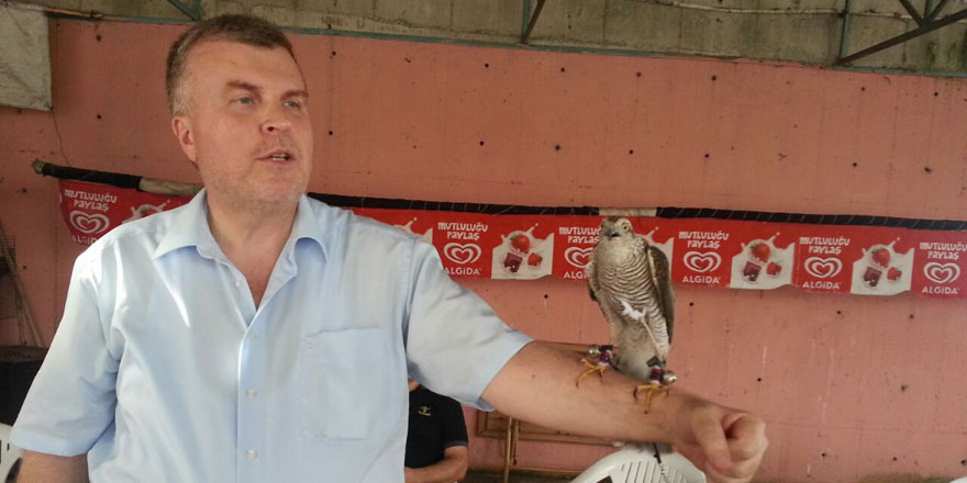 Konyaspor Başkanı Ahmet Şan atmacayla poz verdi