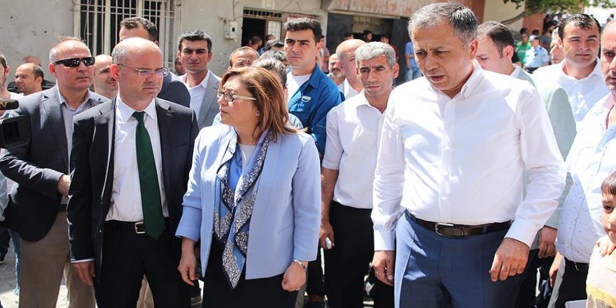 Gaziantep Valisi Yerlikaya terör saldırısının düzenlendiği yeri inceledi