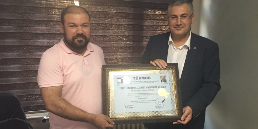 Yeni Mali Müşavirler ruhsatlarını alıyor