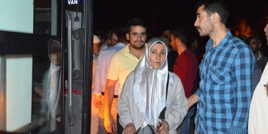 Bitlis’te son hacı kafilesi salavatlarla uğurlandı