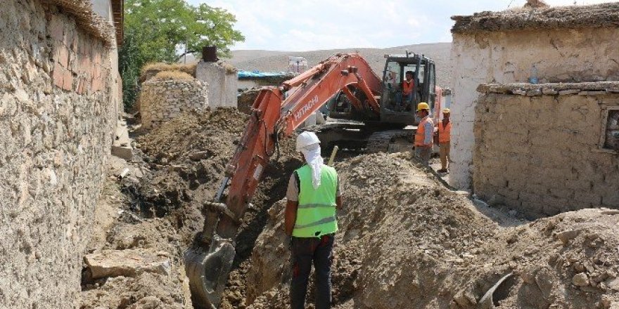 Yunak’ın 6 mahallesine 157 kilometre kanalizasyon şebekesi