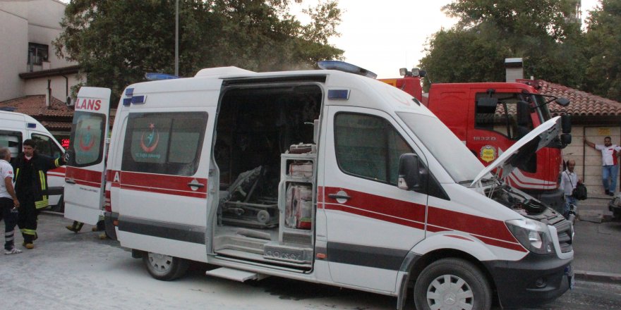 Hasta taşıyan ambulansta yangın