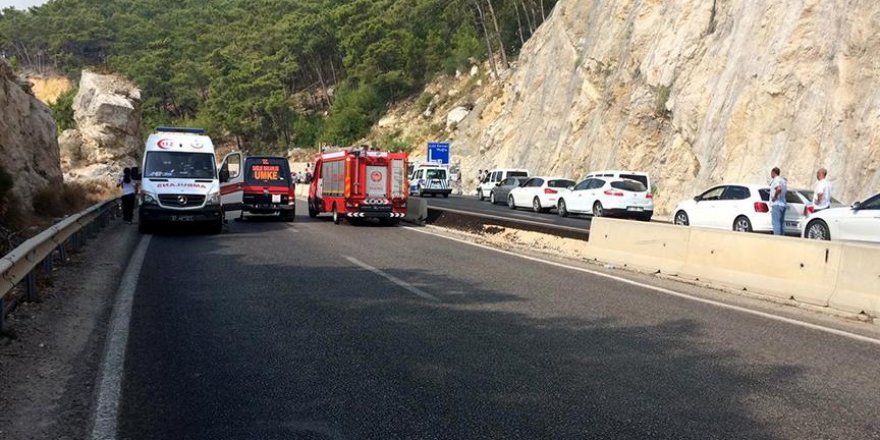 Antalya'da askeri aracın geçişi sırasında patlama