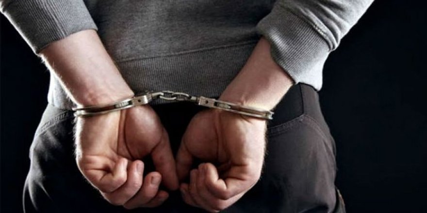 Sahte ehliyet ve sahte parayla yakalanan 1 kişi tutuklandı