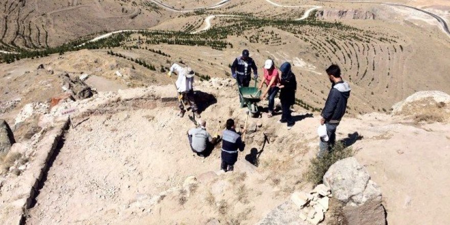 Gevale Kalesi’nde tarihe yolculuk