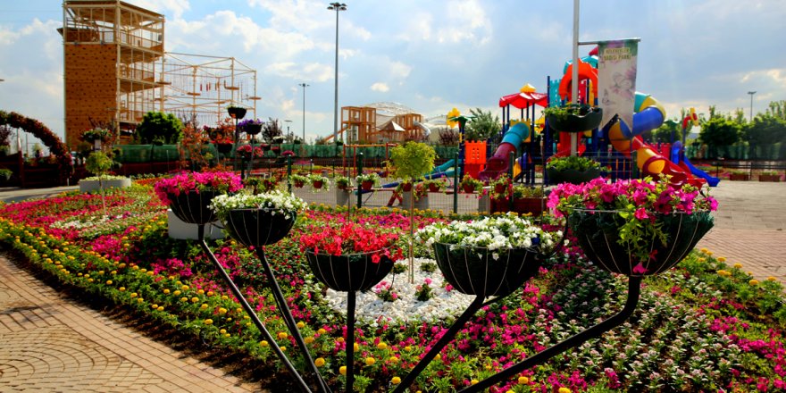 Selçuklu Çiçek Bahçesi göz kamaştırıyor