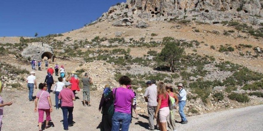Beyşehirli ve Antalyalı doğaseverlerden Ermenek’te doğa yürüyüşü etkinliği