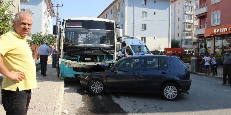 Otomobil ile özel halk otobüsü çarpıştı: 10 yaralı