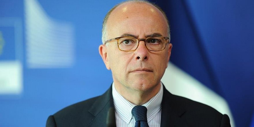 Cazeneuve: Tesettür mayosu yasağı ötekileştirmeye hizmet etmemeli