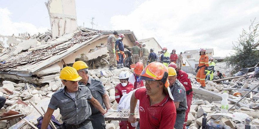 İtalya'daki depremde ölenlerin sayısı 247'ye çıktı