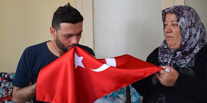 Darbeci komutanlar halka silah doğrultmayan askeri de vurmuş