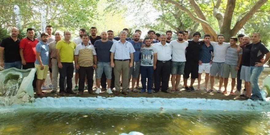 Burhaniye’de belediye spor yeni transferlerle iddialı