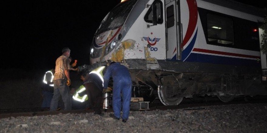 Sivas’ta Raybüs, traktöre çarptı: 2 çocuk öldü