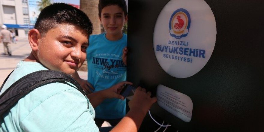 Ücretsiz internet ve cep telefonu şarj istasyonları kuruldu