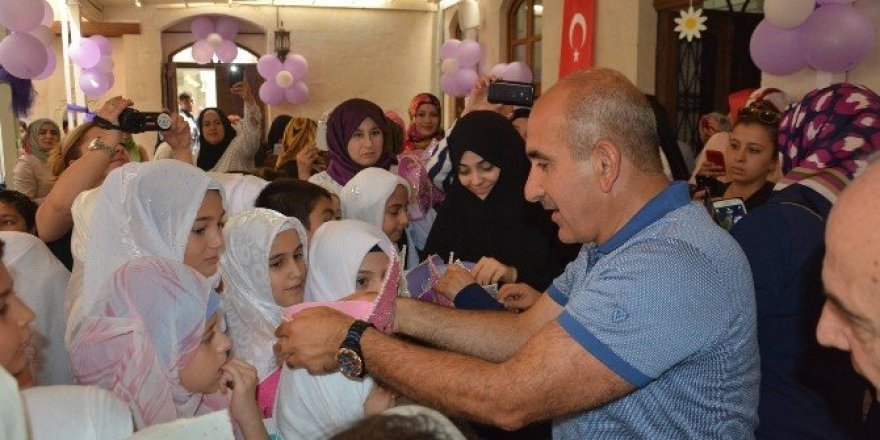 Kur’an-ı Kerim’e geçen öğrencilere hediye