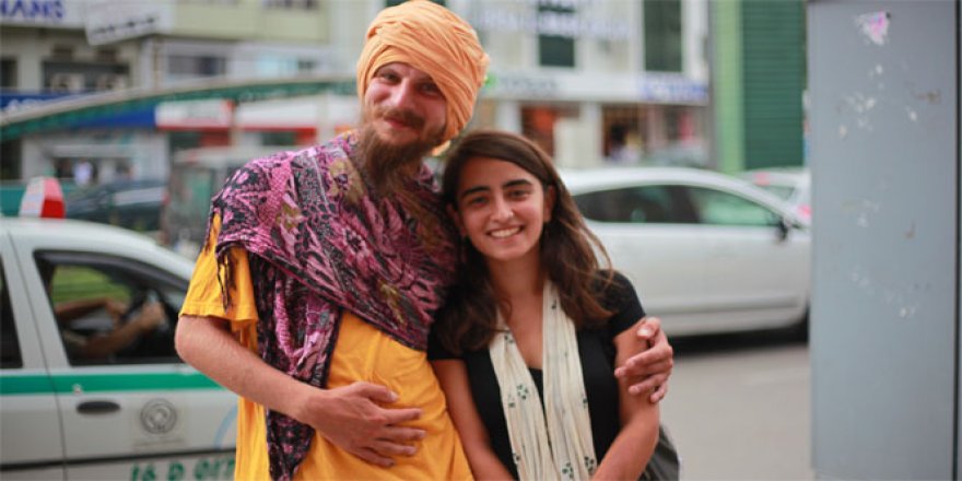 Otostopla dünyayı geziyorlar