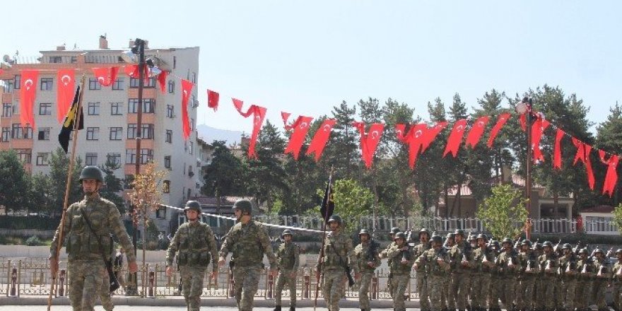 Erzurum’da geniş güvenlik tedbirleri altında 30 Ağustos provası yapıldı