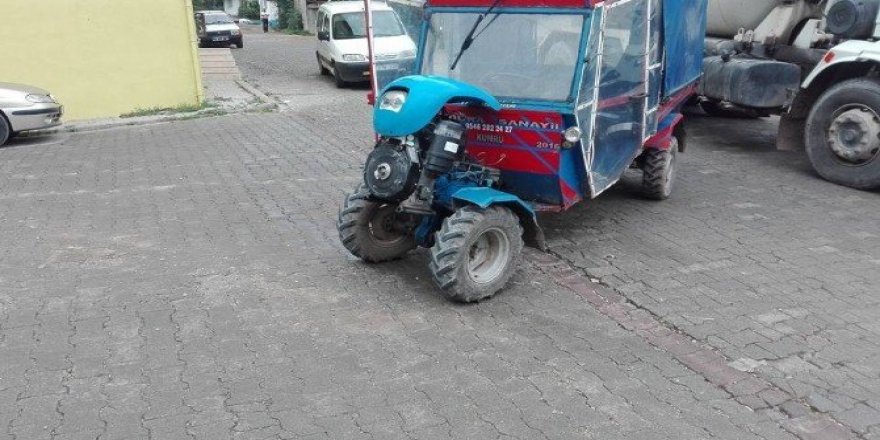 Kamyonet ile patpat çarpıştı: 1 Yaralı