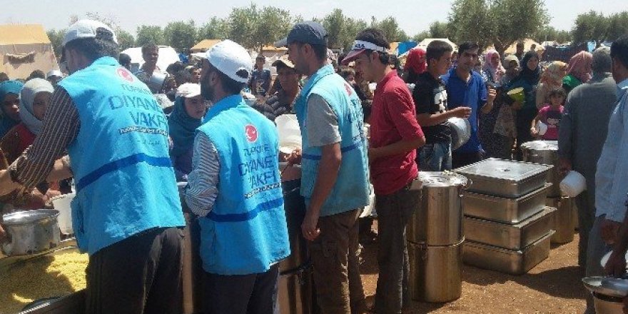 Sınır ötesine 10 bin kişilik sıcak yemek ve 60 bin ekmek gönderiliyor