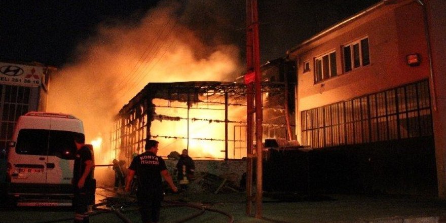 Yangında üç iş yeri ve kamyon kül oldu