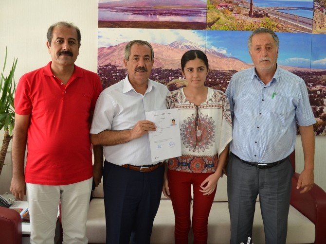 Annesinin desteğiyle Galatasaray Lisesi’ni kazandı