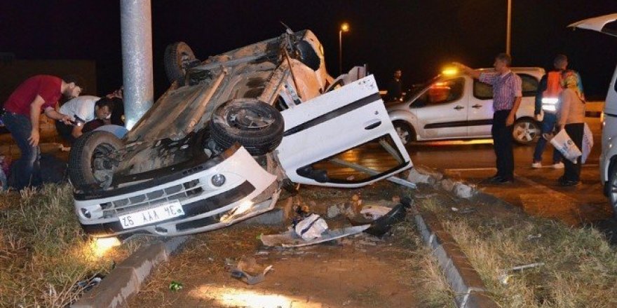 Şehit cenazesine giden aile trafik kazası geçirdi: 5 yaralı