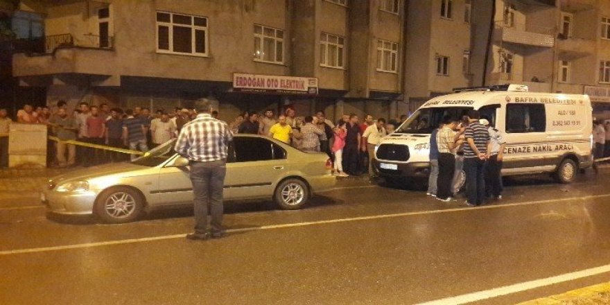 Otomobilin çarptığı şahıs hayatını kaybetti, eşi yaralandı