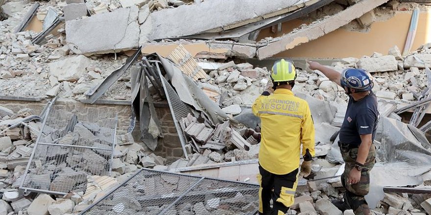 İtalya'da arama kurtarma çalışmaları sürüyor