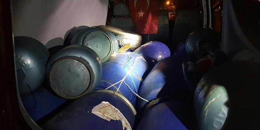 Hakkari'de bomba yüklü araçlar ele geçirildi