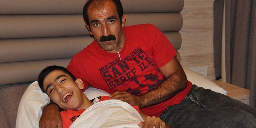 Oğlunun yürüdüğünü görmek istiyor