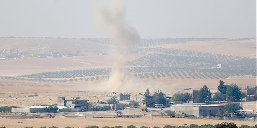 Tank ve zırhlı personel taşıyıcılar, sınırın Türkiye tarafında bekleyişini sürdürüyor