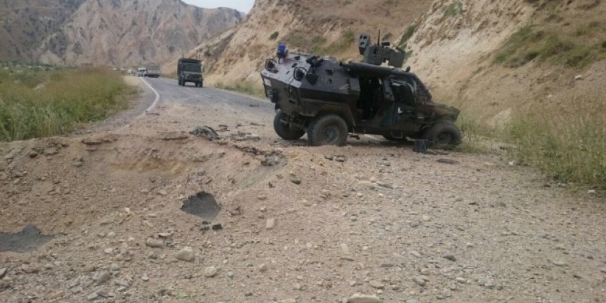 Hakkari'de askeri aracın geçişi sırasında patlama