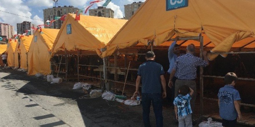 Kurban satıcıları bayramdan ümitli