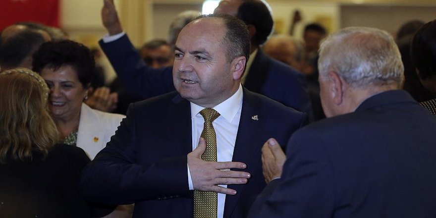 50 oy ile genel başkanlığa seçildi