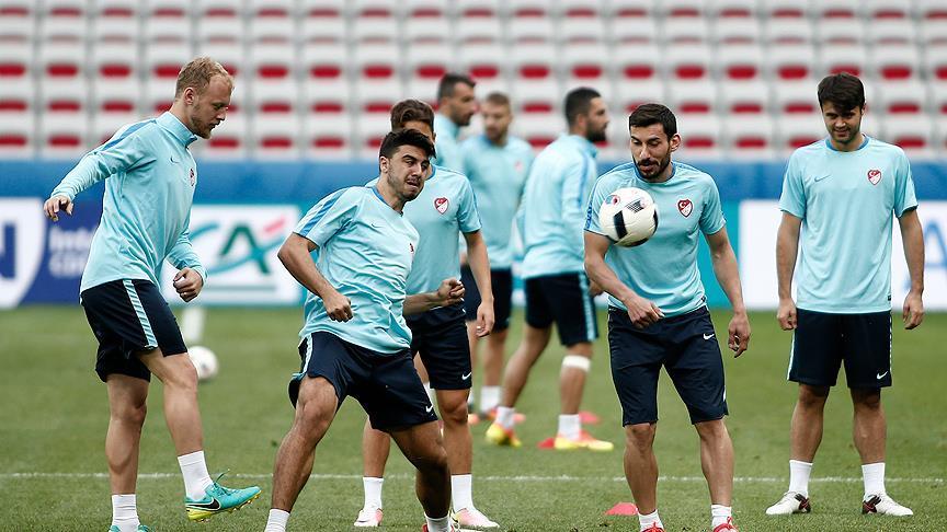 A Milli Futbol Takımı, Rusya maçı hazırlıklarına başladı