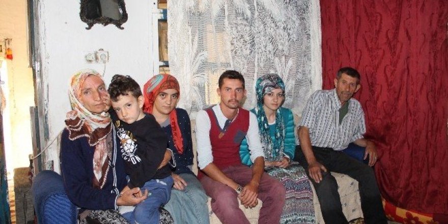 6 kişi bir oda da yaşıyorlar