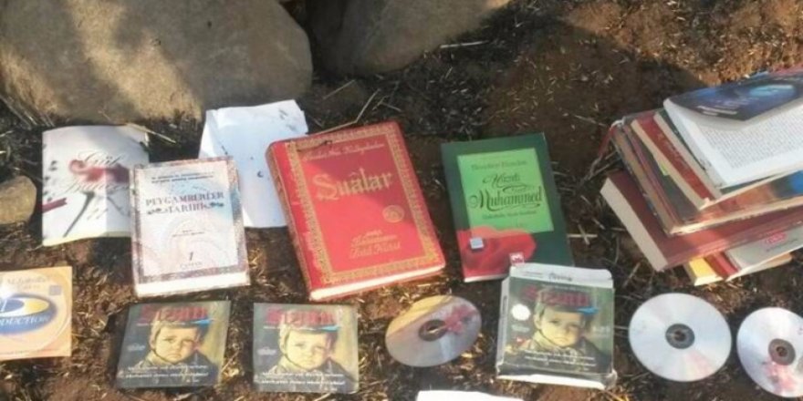 Diyarbakır'da çevre yoluna atılmış FETÖ kitapları bulundu