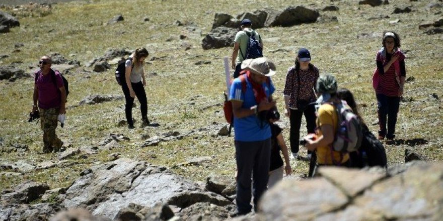 Gümüşhaneli dağcılar Bayburt Demirkapı Zirvesi’nde
