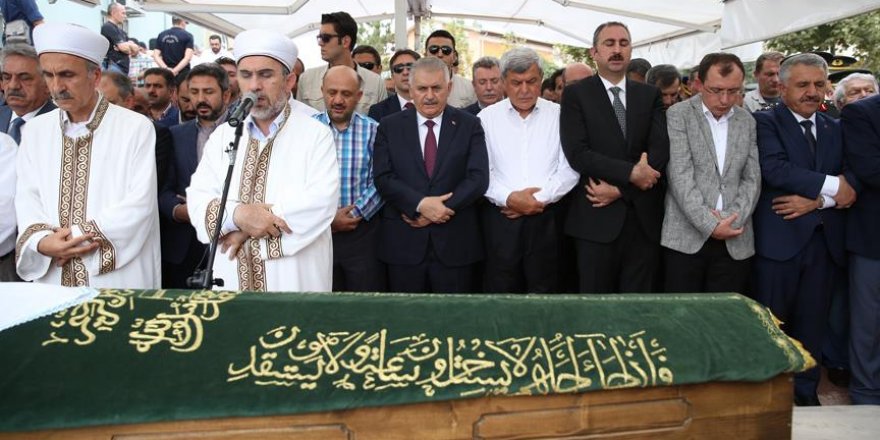 Milli Savunma Bakanı Işık'ın annesi toprağa verildi